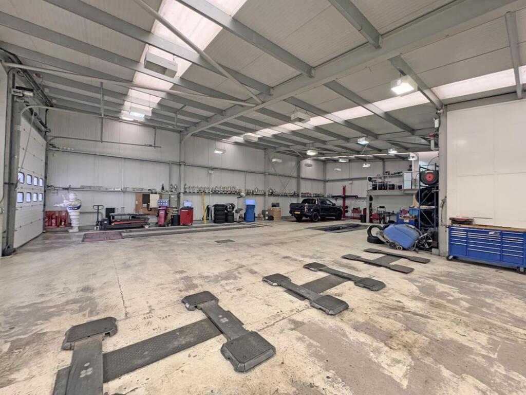 Additional property image - Jacksons of Henley, Warwick Road, Henley-in-Arden, Warwickshire, B95 5BH