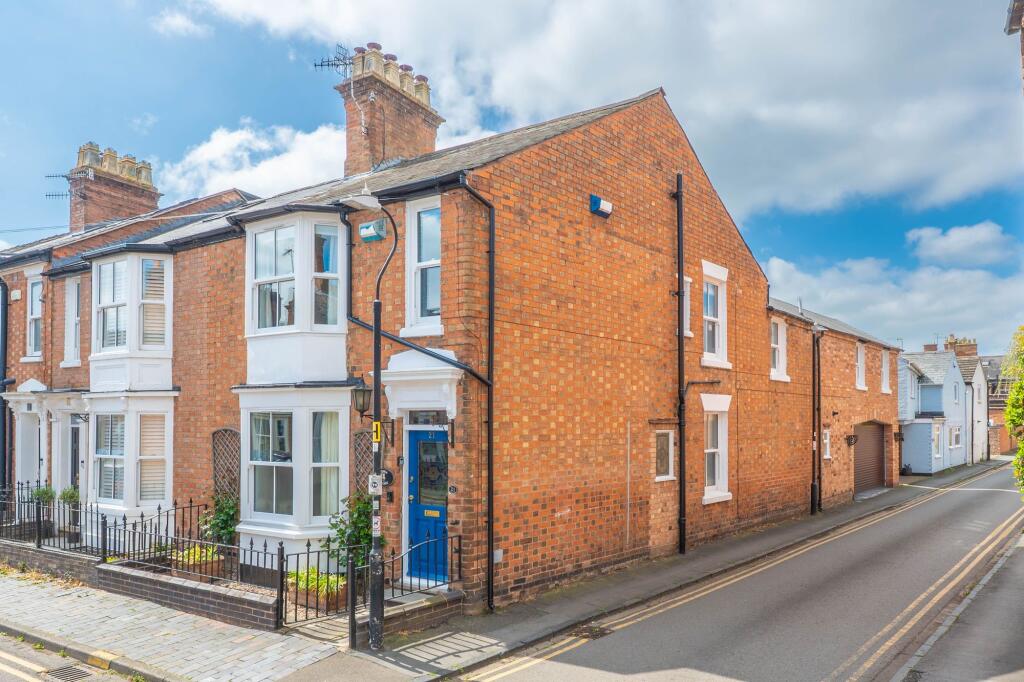 Main image of property: 21 West Street, Stratford-Upon-Avon, CV37