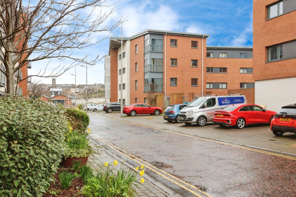 2 bedroom flat for sale in South Victoria Dock Road, Dundee, DD1