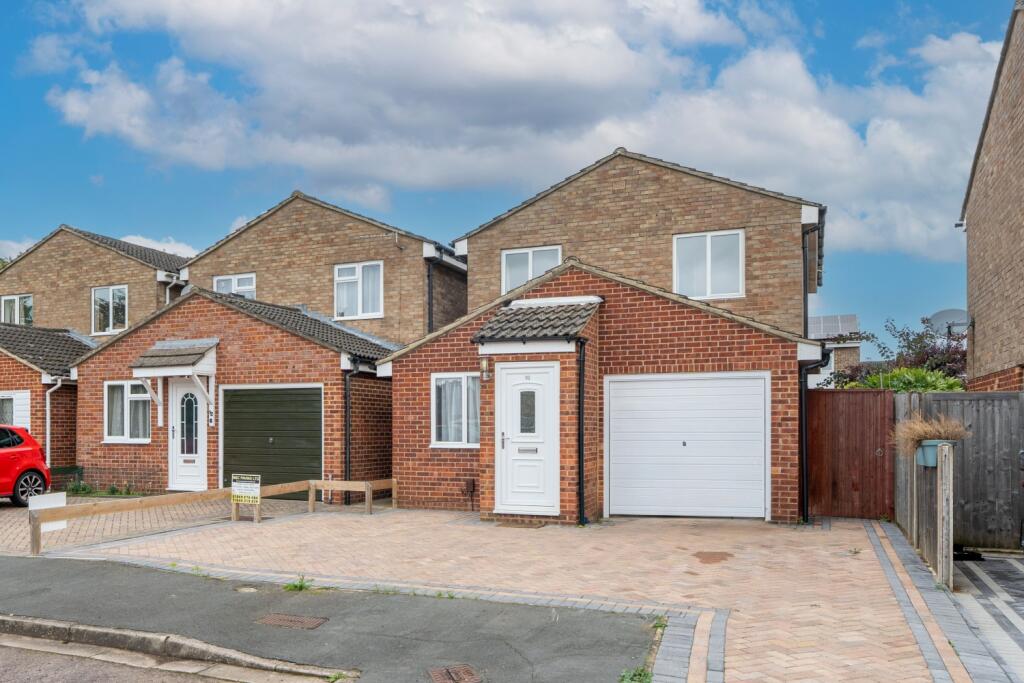 Main image of property: Beaufort Close, Bicester, Oxfordshire, OX26