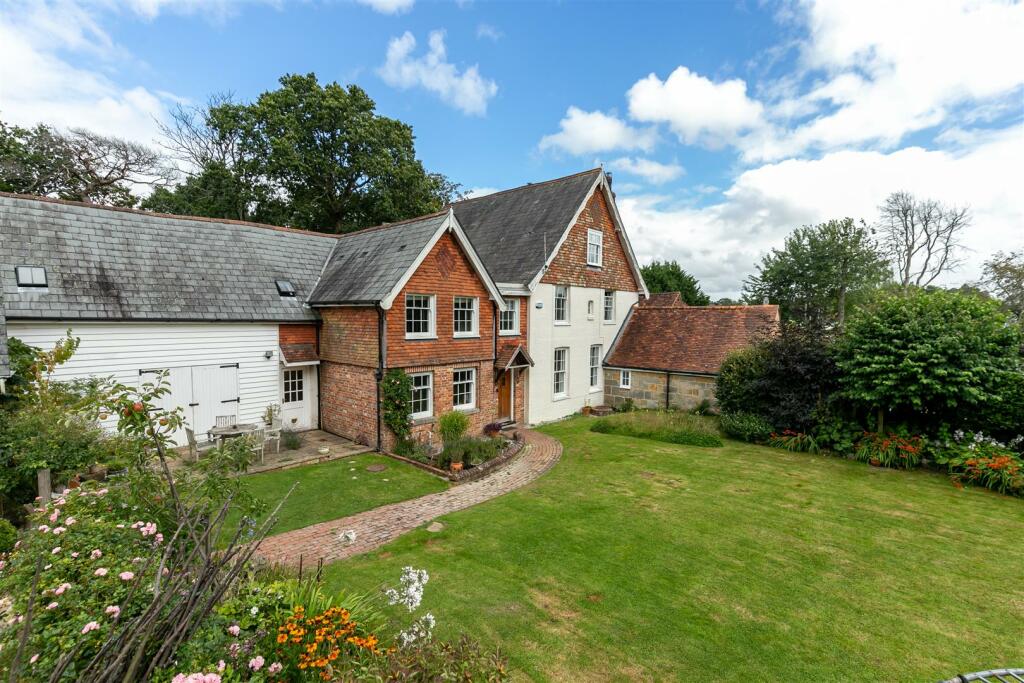 Main image of property: London Road, Hurst Green, Etchingham