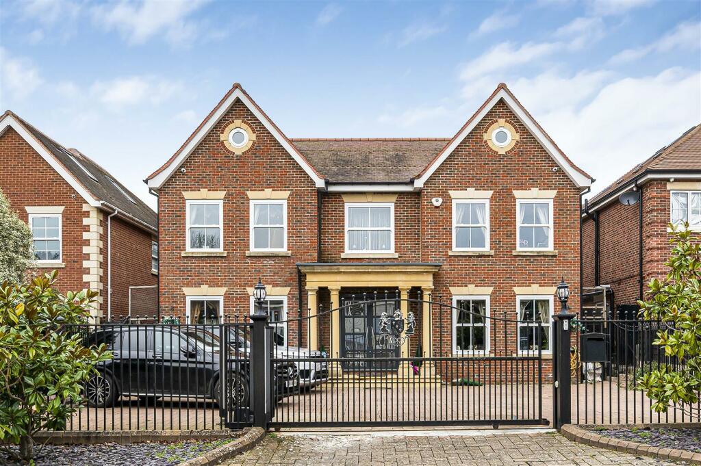 6 bedroom detached house for sale in Highfield Drive, Ickenham, UB10