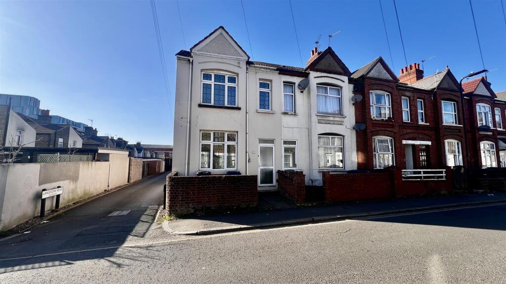 Main image of property: North Road, Southall, UB1