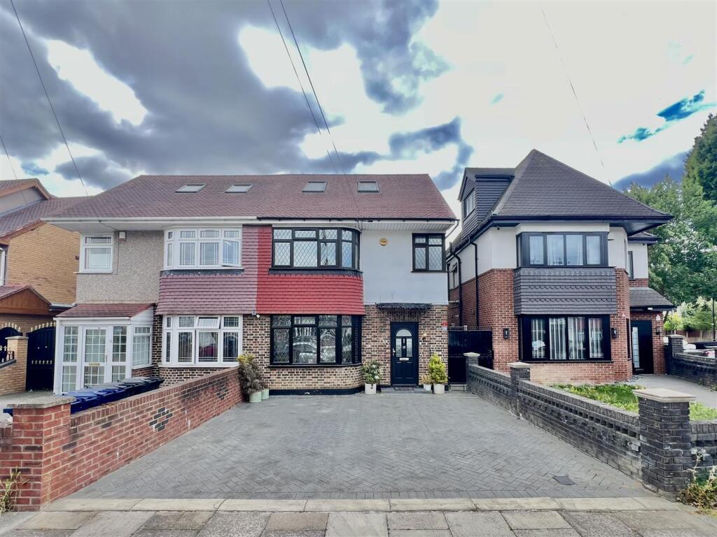 5 bedroom semi-detached house