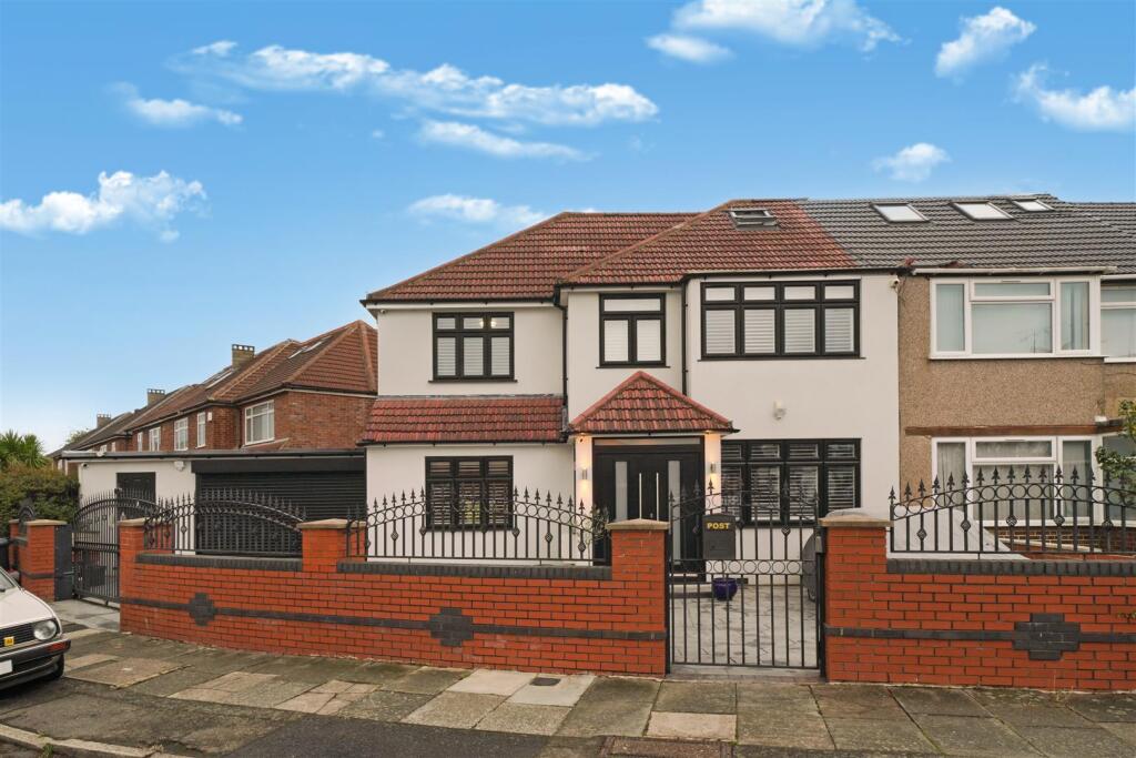 6 bedroom semi-detached house