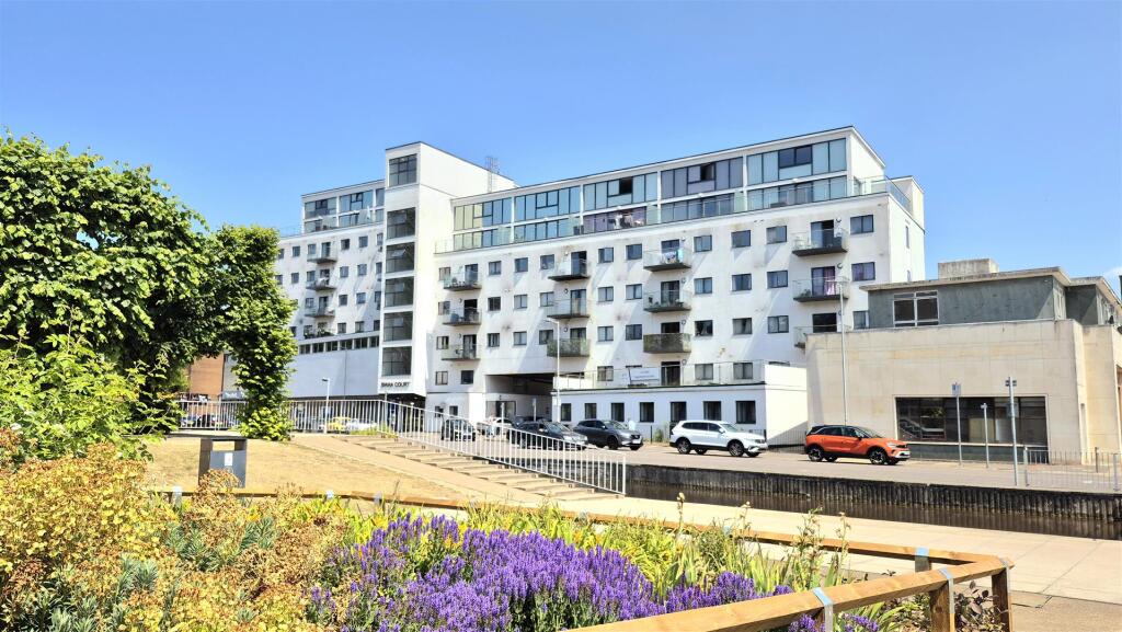 Main image of property: Waterhouse Street, Hemel Hempstead