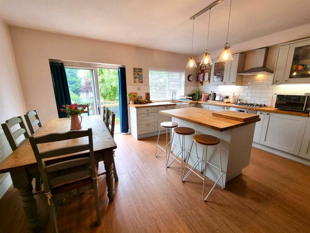 4 bedroom end of terrace house for sale in Byfield Road, Coundon