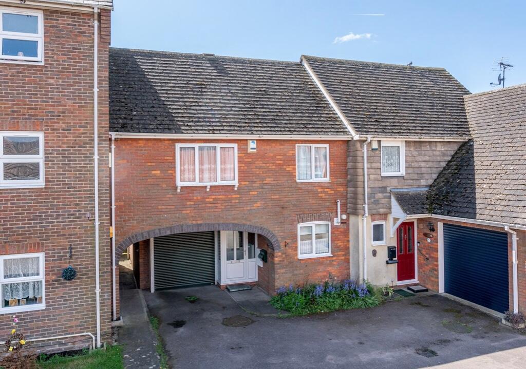 3 bedroom terraced house for sale in Wivelsfield, Eaton Bray