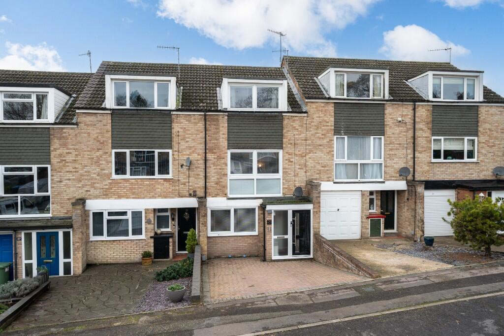 Main image of property: Garland Close, Old Town, Hemel Hempstead, Hertfordshire, HP2 5HU