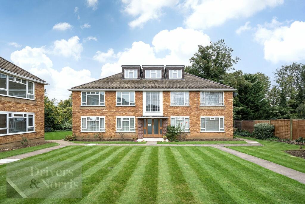 Main image of property: Fairfield Close, Finchley, London, N12