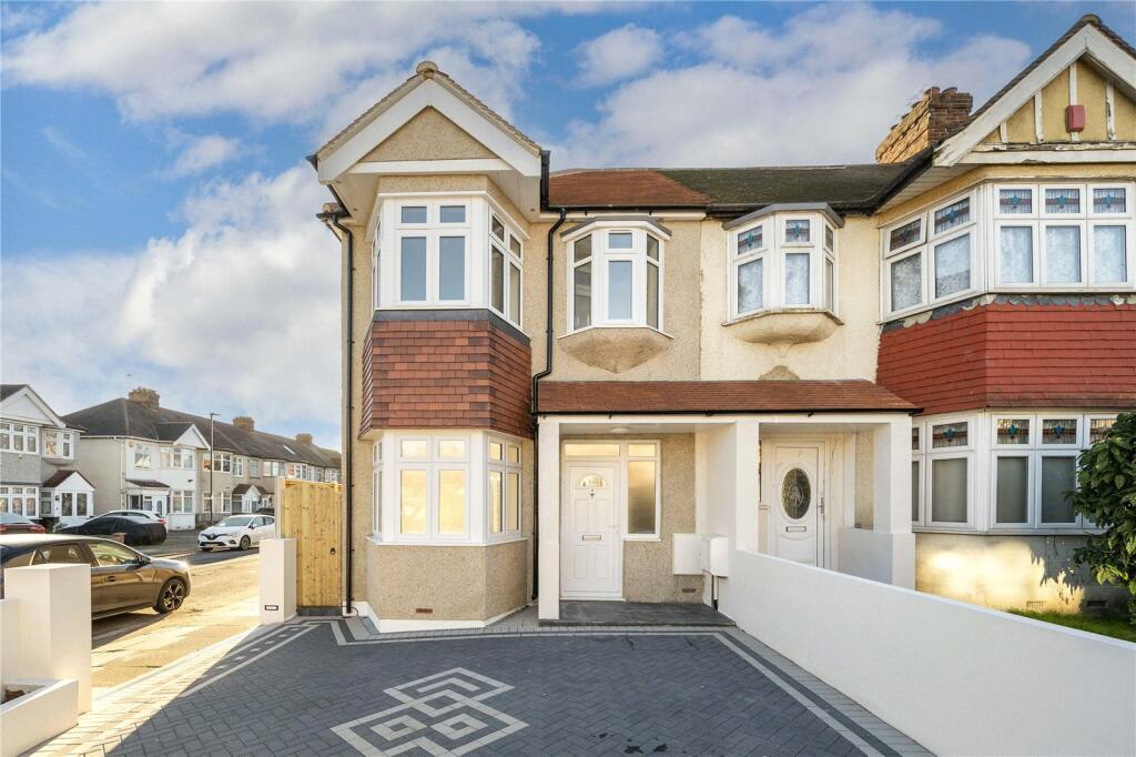 Main image of property: Bullsmoor Gardens, Waltham Cross, Greater London, EN8