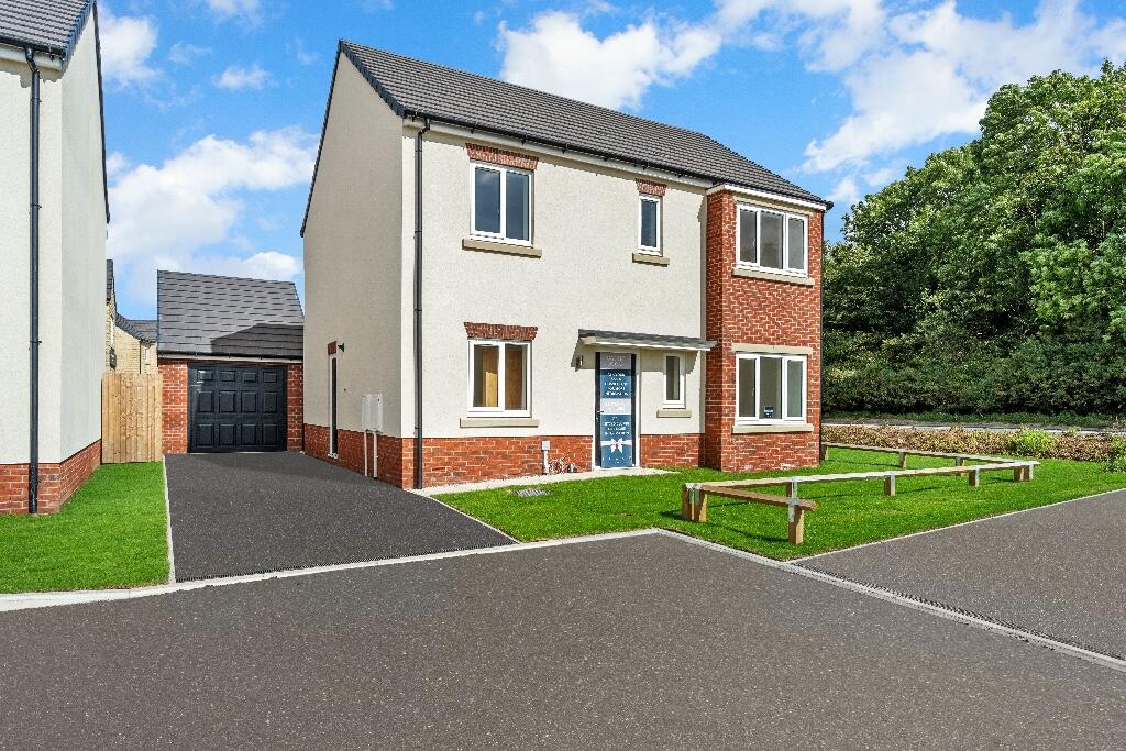 4 bedroom detached house for sale in Boroughbridge Road, Knaresborough