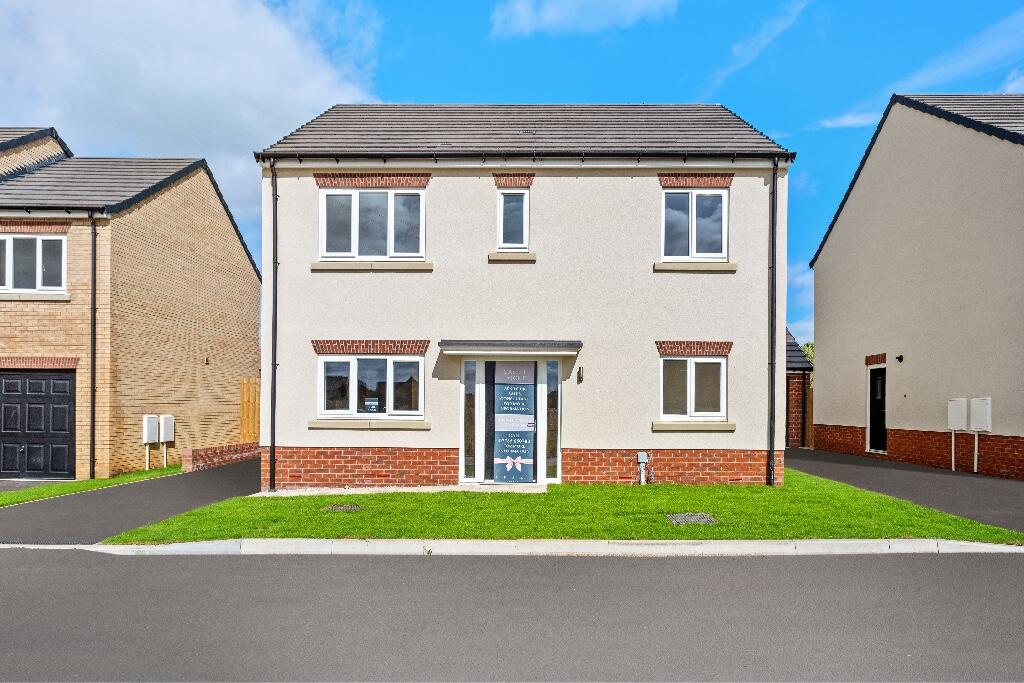 4 bedroom detached house for sale in Boroughbridge Road, Knaresborough