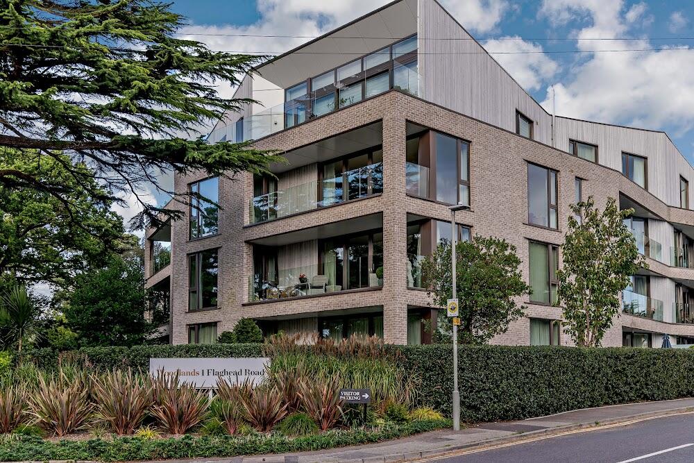 2 bedroom ground floor flat for sale in Woodlands, Flaghead Road