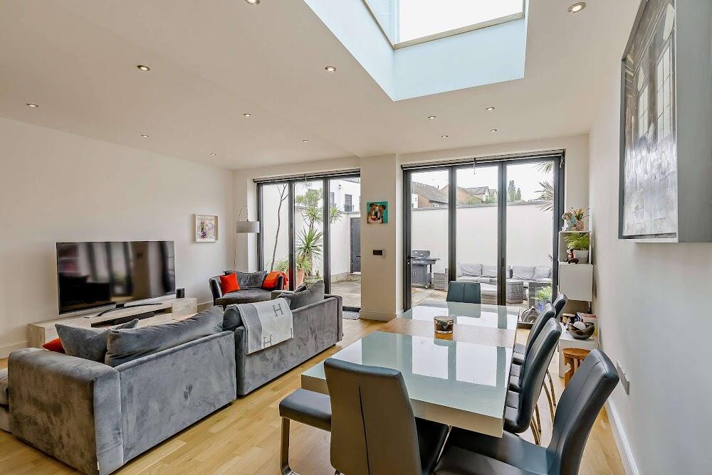 Main image of property: Garratt Lane, Earlsfield, Wandsworth