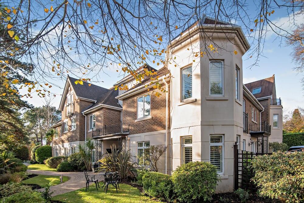 Main image of property: Kings Avenue, Penn Hill, BH14