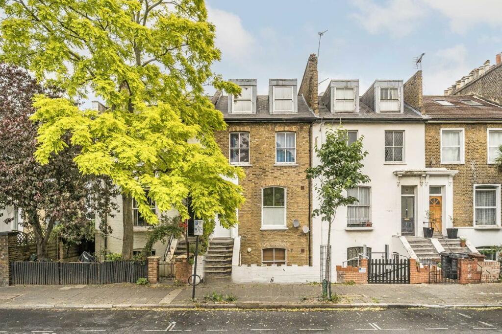 2 bedroom flat for sale in Graham Road, Hackney, E8