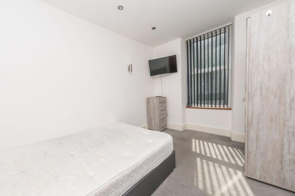 Main image of property: 277 Upper Town Street, LS13