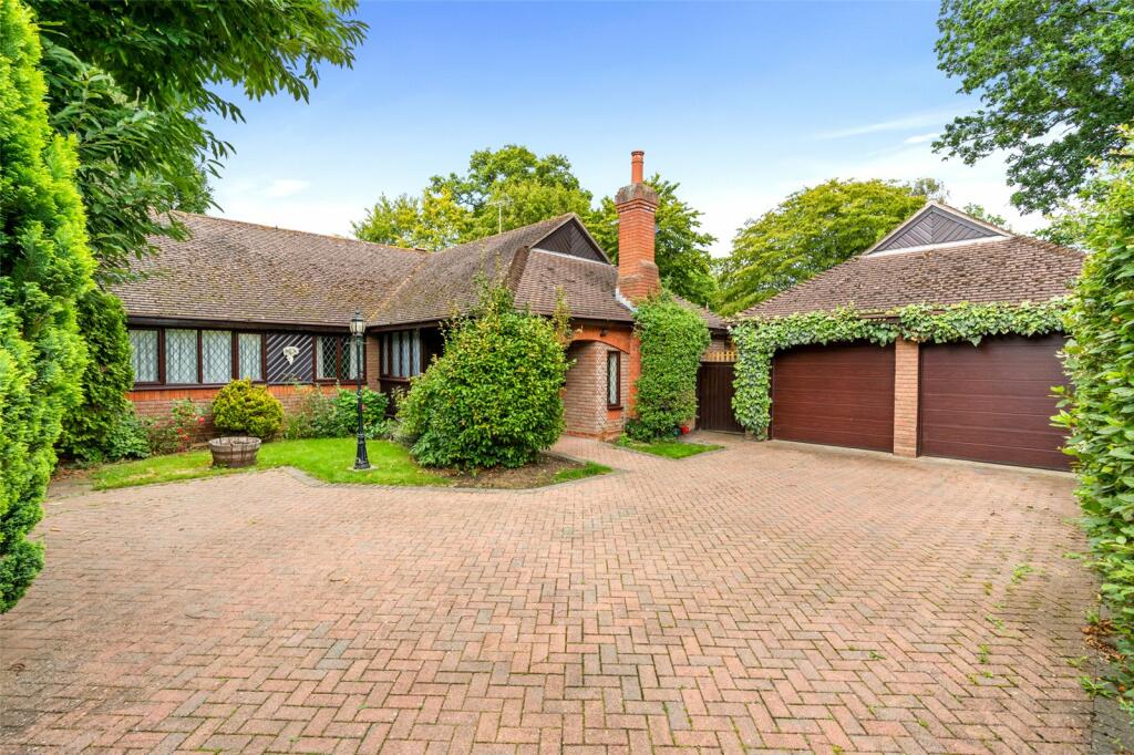 3 bedroom bungalow for sale in The Jays, Highwoods, Colchester, Essex, CO4