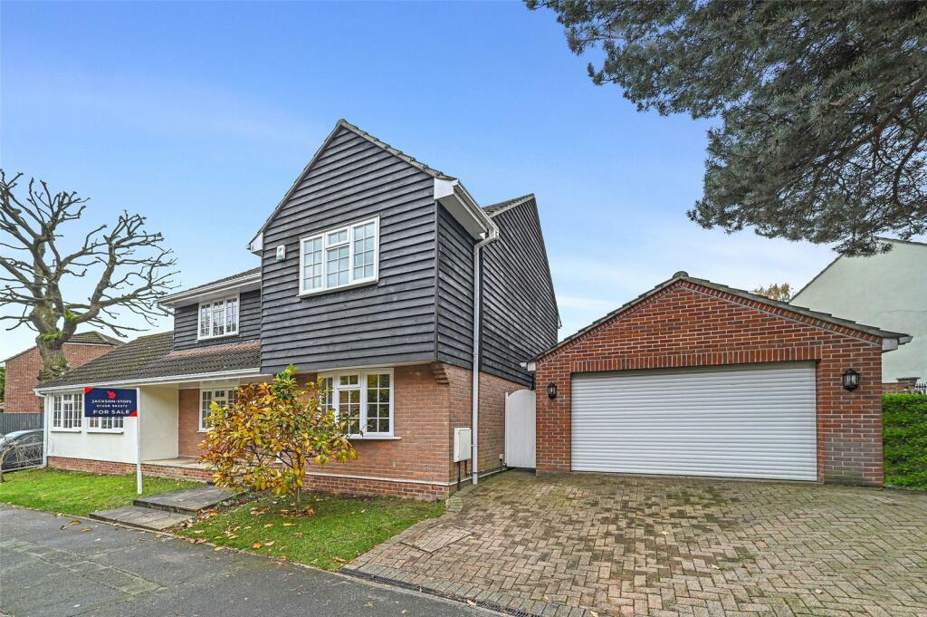 4 bedroom detached house for sale in Deben Rd, Colchester, Essex, CO4