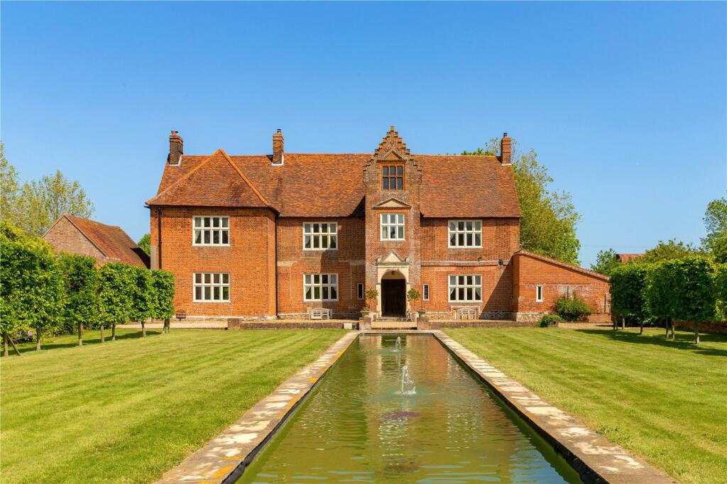 5 bedroom detached house for sale in Bradfield Road, Wix, Manningtree