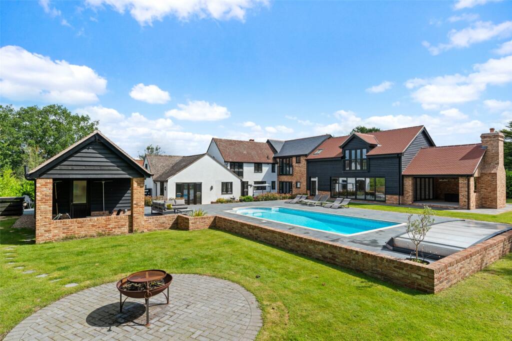 5 bedroom detached house for sale in Heath Road, Fordham Heath