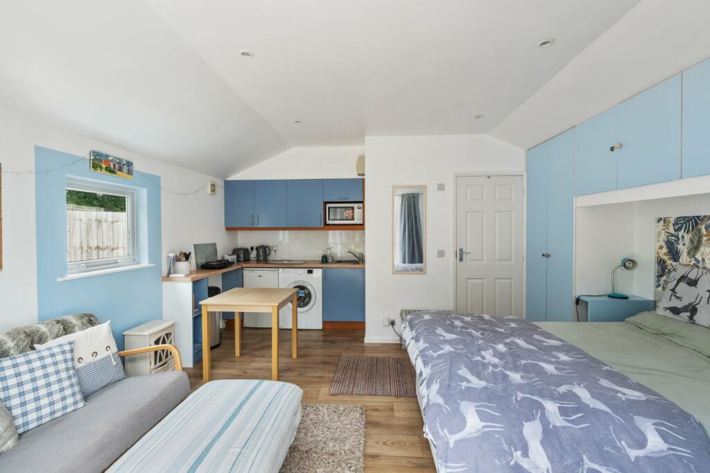 Additional property image - Irvine Road, Colchester, Essex, CO3