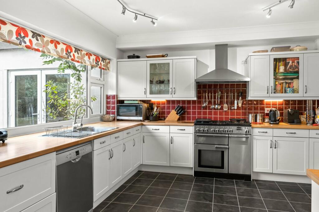 Additional property image - Wavell Avenue, Colchester, Essex, CO2