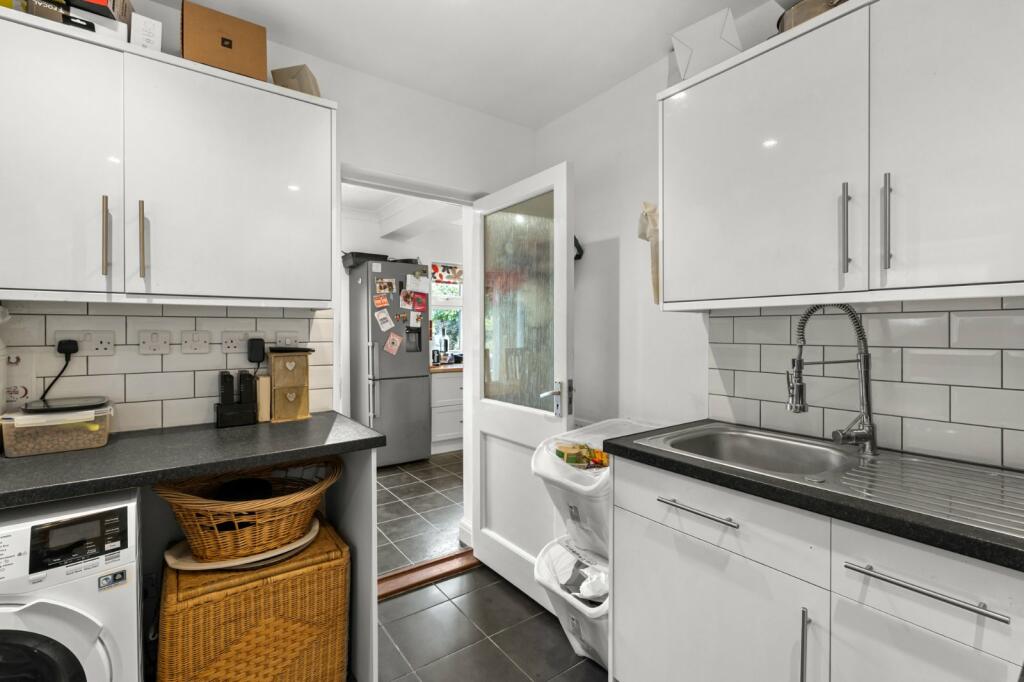 Additional property image - Wavell Avenue, Colchester, Essex, CO2