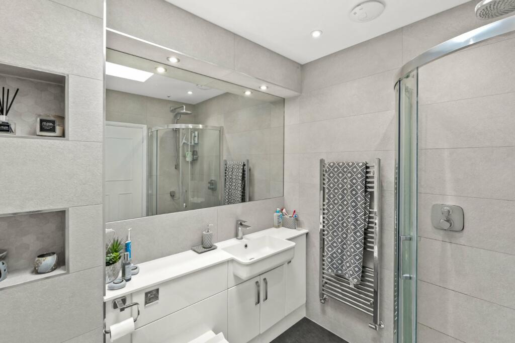 Additional property image - Wavell Avenue, Colchester, Essex, CO2