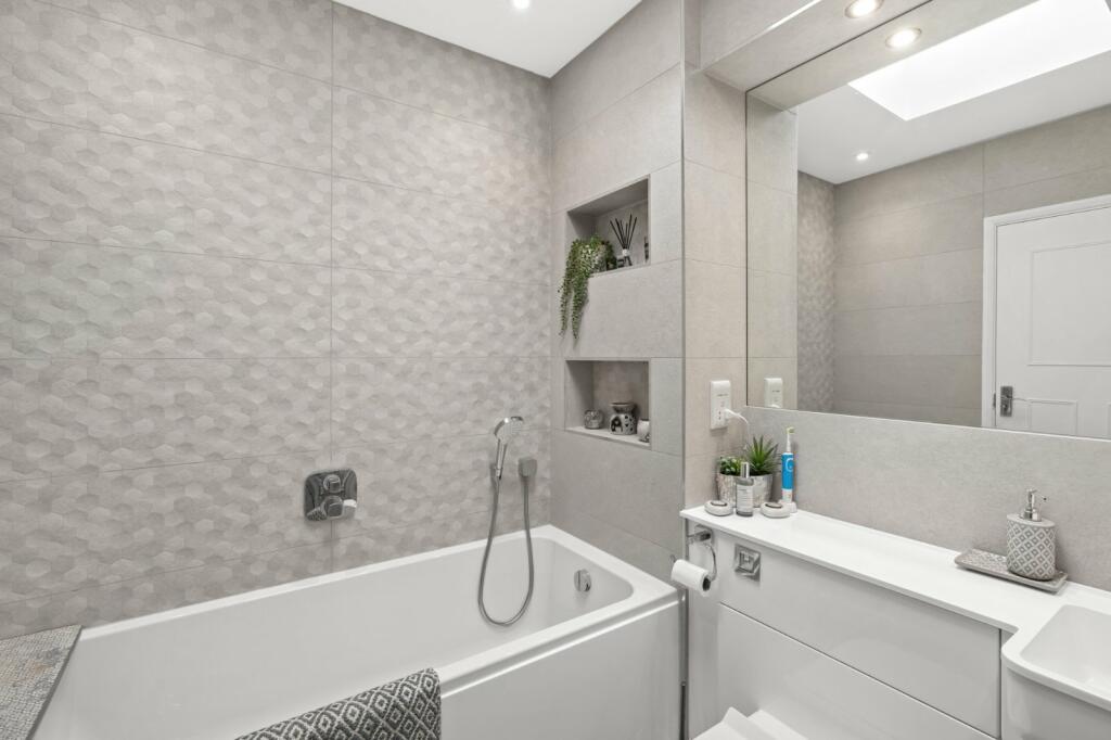 Additional property image - Wavell Avenue, Colchester, Essex, CO2