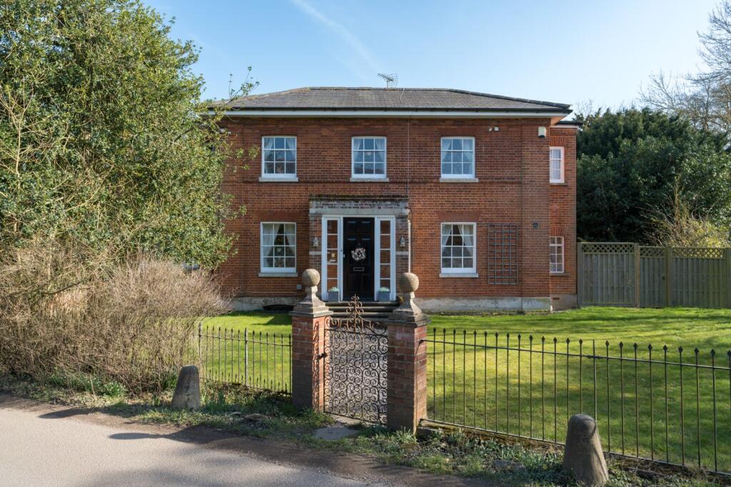Main image of property: Lexden Bridge Hamlet, Colchester, Essex, CO3