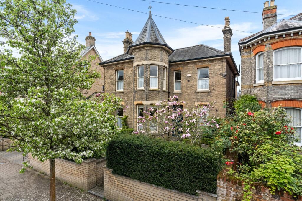 Main image of property: Oxford Road, Lexden, Colchester, Essex, CO3