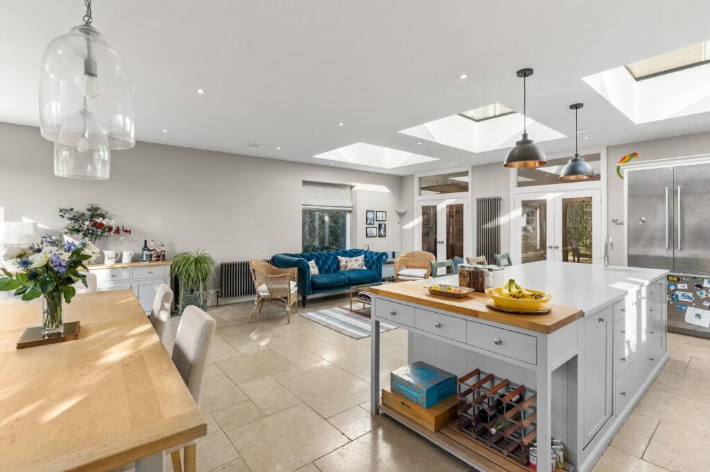 Main image of property: Inglis Road, Lexden, Colchester, Essex, CO3