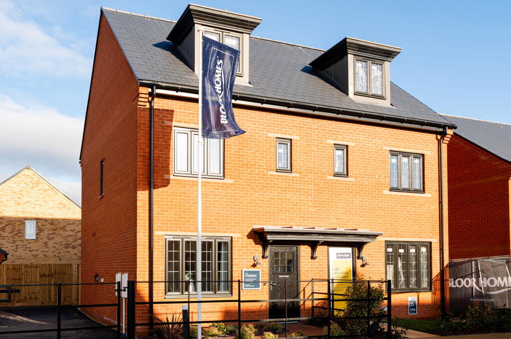 Main image of property: Ashingdon Road,
Rochford,
SS4 1TB