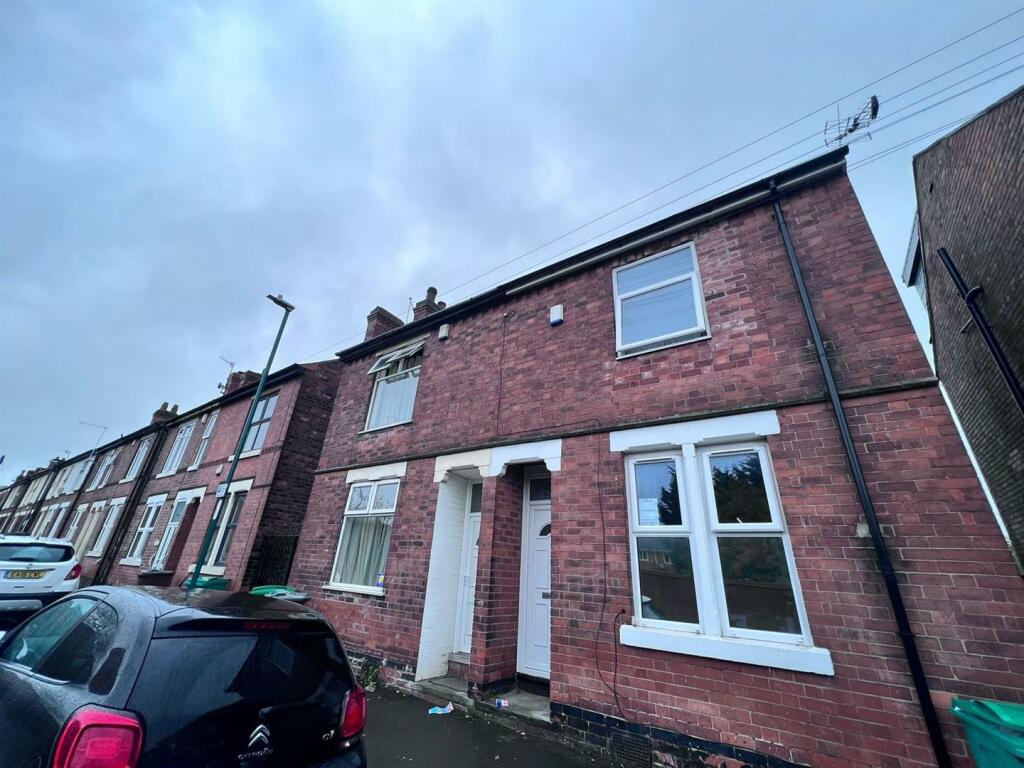 6 bedroom house for rent in Cycle Road, Nottingham, NG7