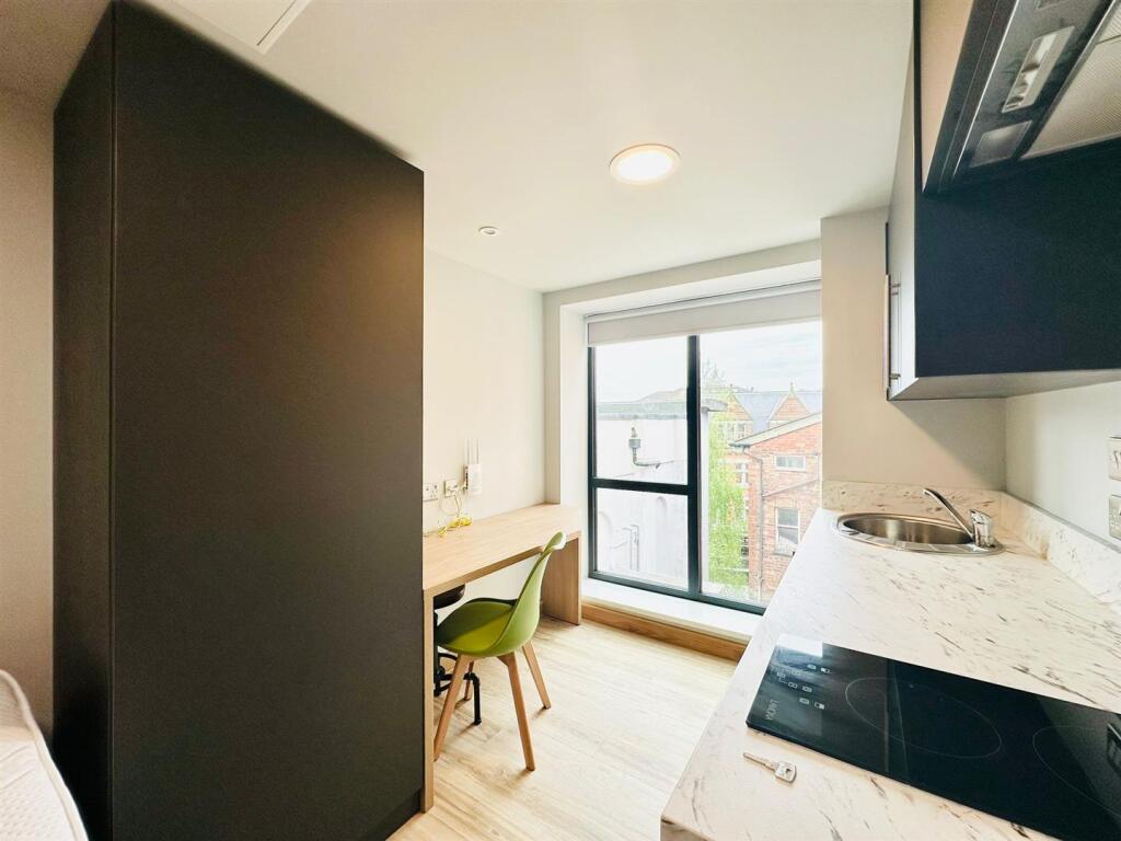 Main image of property: Top Floor Studio, Felix Apartments, Nottingham