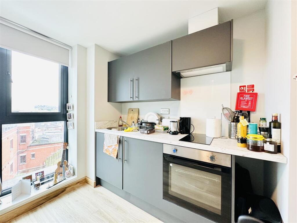 Main image of property: Fourth Floor Studio, Felix Apartments