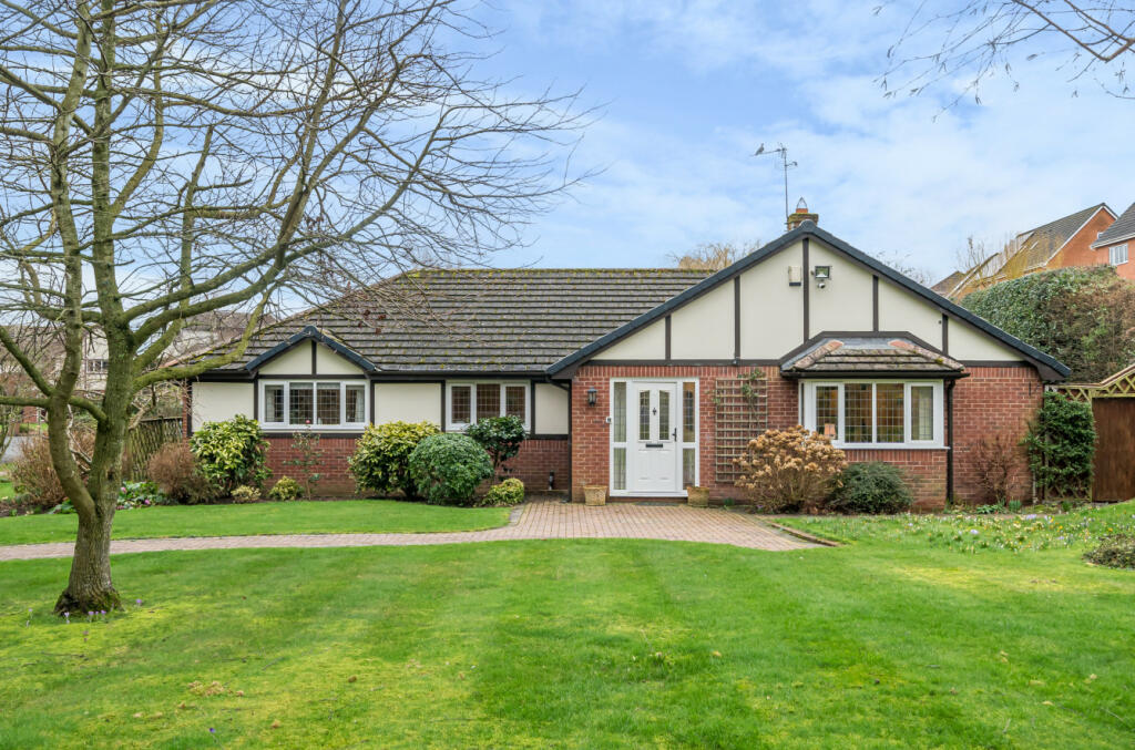 4 bedroom bungalow for sale in Watkin Drive, Oswestry, SY11