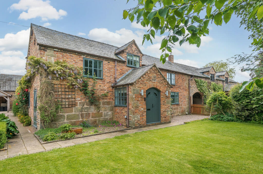 3 bedroom country house for sale in Laburnum house, Kinnerley, Oswestry