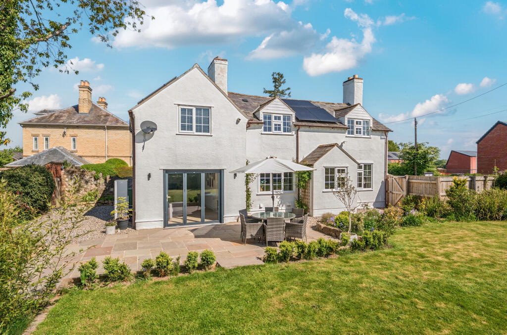 Main image of property: Bryn Offa Cottage, a stunning home in Llandysilio