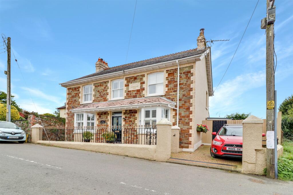 3 bedroom detached house for sale in Rectory Road, Dolton, Winkleigh