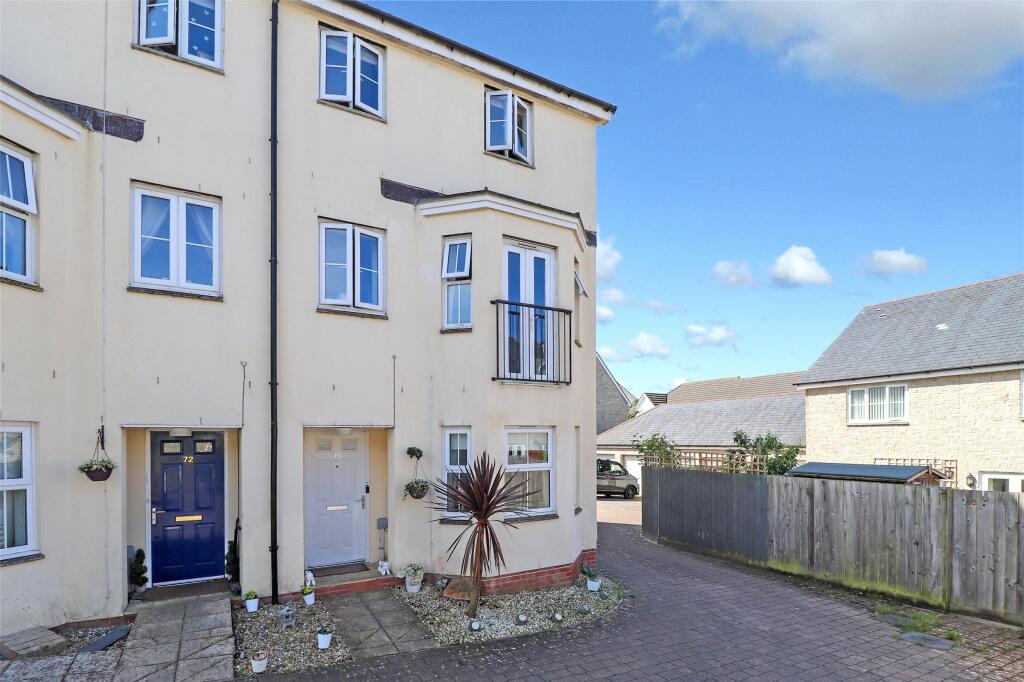 4 bedroom end of terrace house for sale in Watkins Way, Bideford, Devon