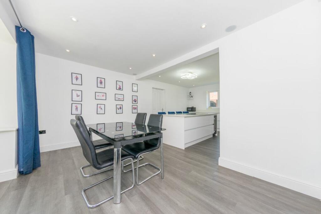 5 bedroom detached house for sale in Rooms Lane, Morley, Leeds, LS27