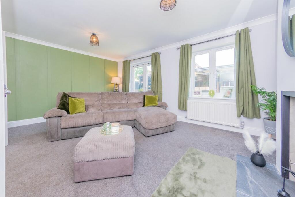 5 bedroom detached house for sale in Rooms Lane, Morley, Leeds, LS27