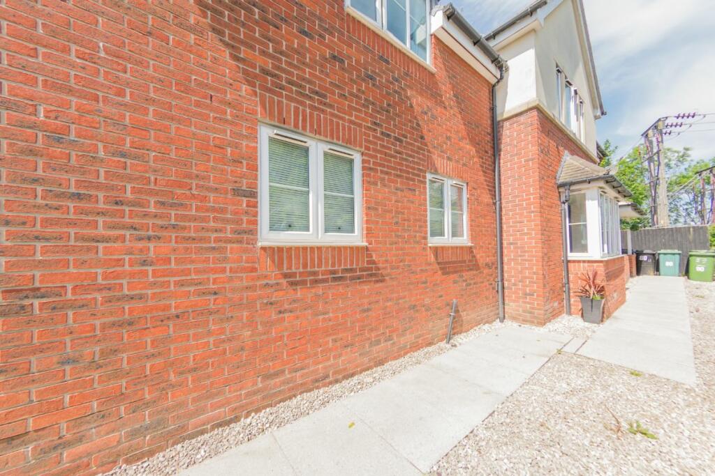 5 bedroom detached house for sale in Rooms Lane, Morley, Leeds, LS27