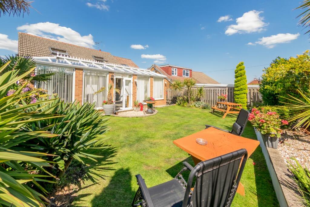 4 bedroom detached house for sale in Scott Green Drive, Gildersome, LS27