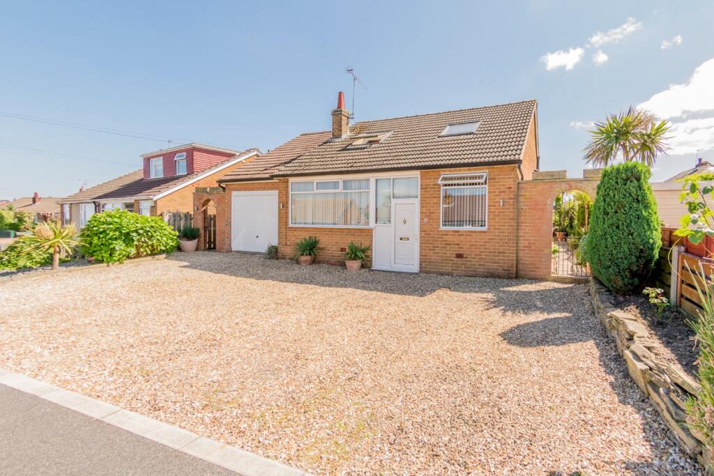 4 bedroom detached house for sale in Scott Green Drive, Gildersome, LS27