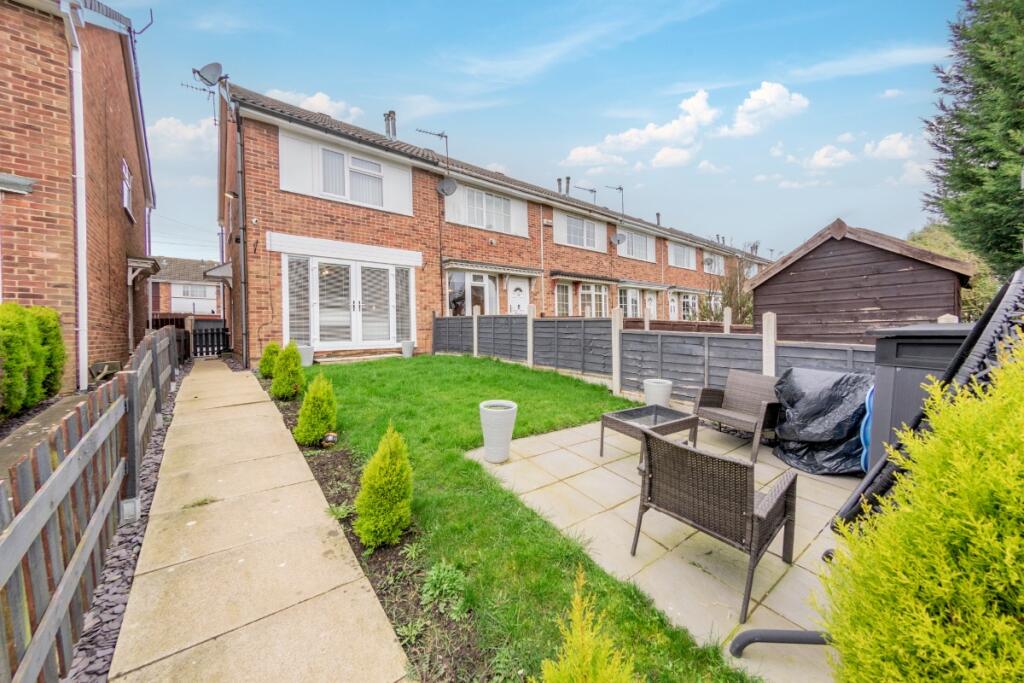 2 bedroom end of terrace house for sale in Lawns Terrace, New Farnley, Leeds, LS12
