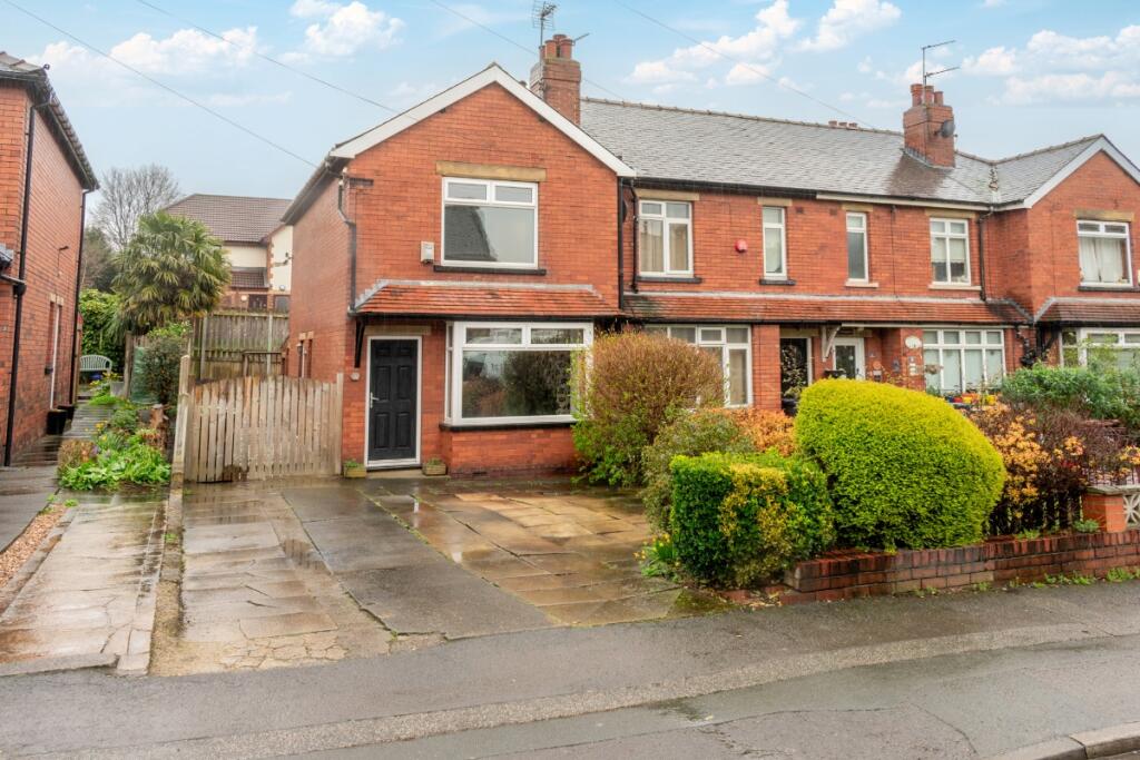2 bedroom terraced house for sale in Asquith Avenue, Morley, Leeds, LS27